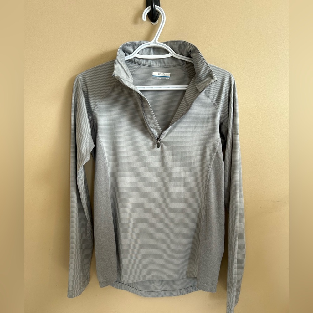 Columbia Light Gray quick dry 
Quarter-Zip Pullover